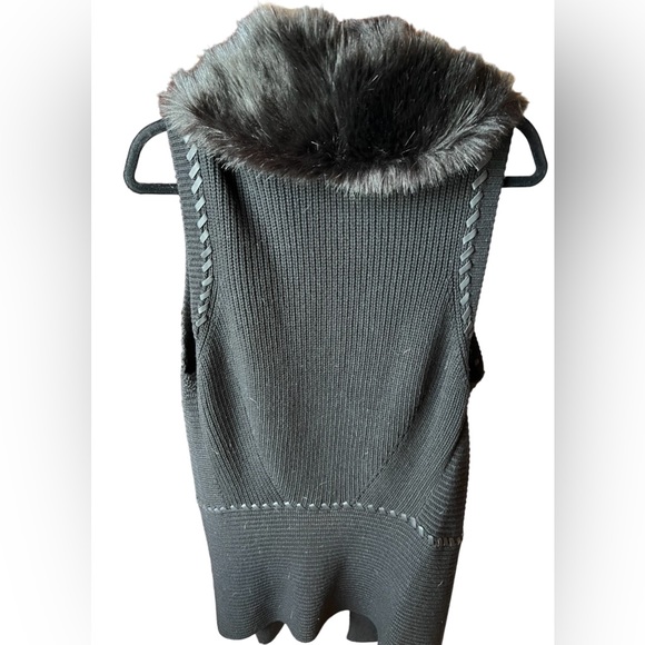 WHBM Sleeveless Sweater Vest with Removable Faux Fur Collar - Size Medium - Picture 6 of 6